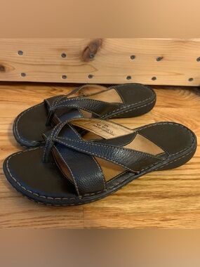 Born Black Leather Crossover Thong Sandals Size 8